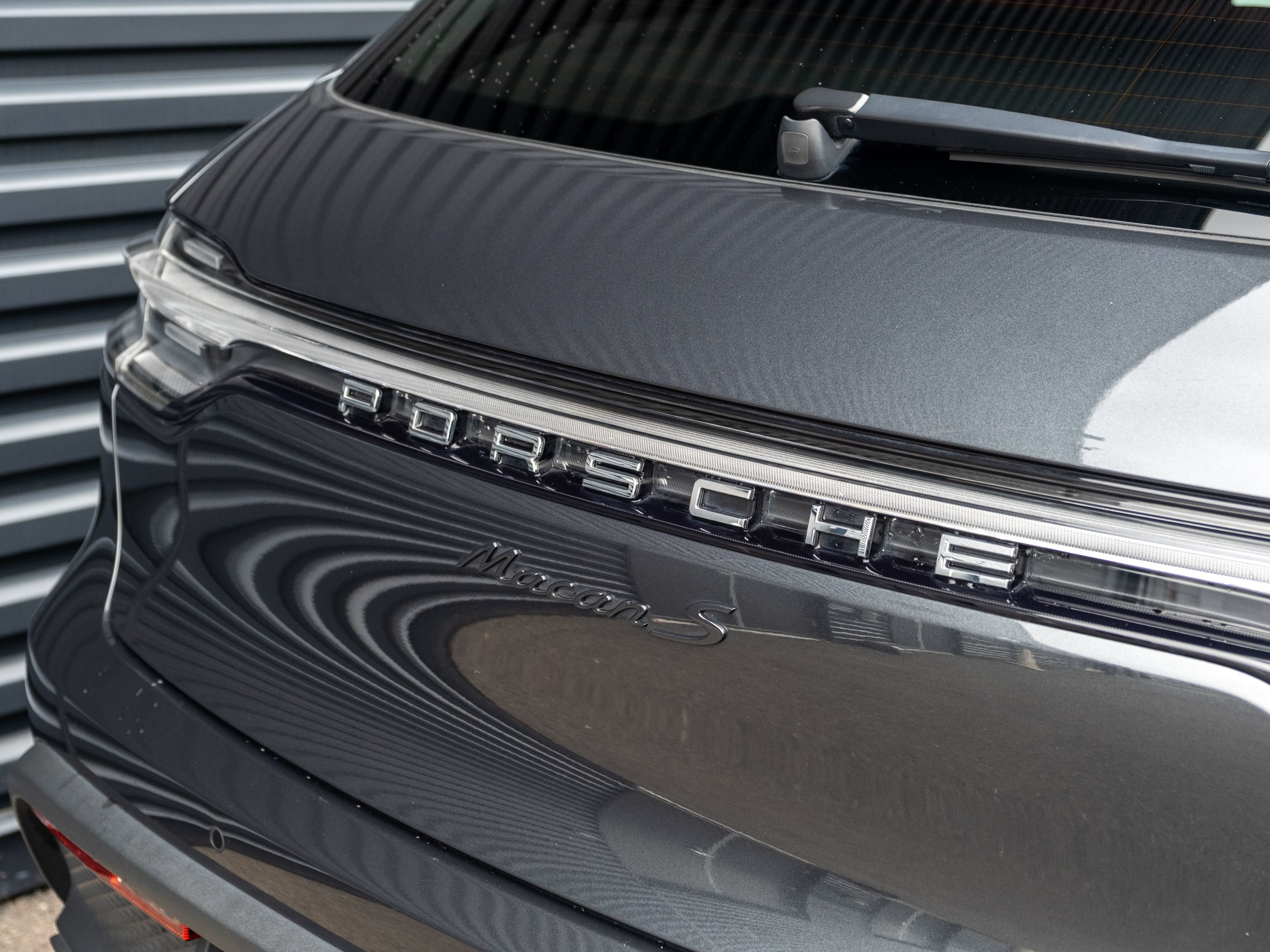 Certified 2024 Porsche Macan S AWD/4WD image 23
