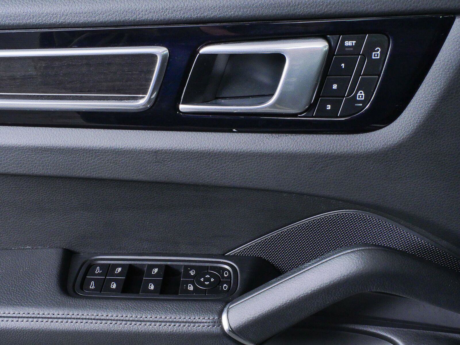 Certified 2022 Porsche Cayenne S Platinum AWD/4WD image 6