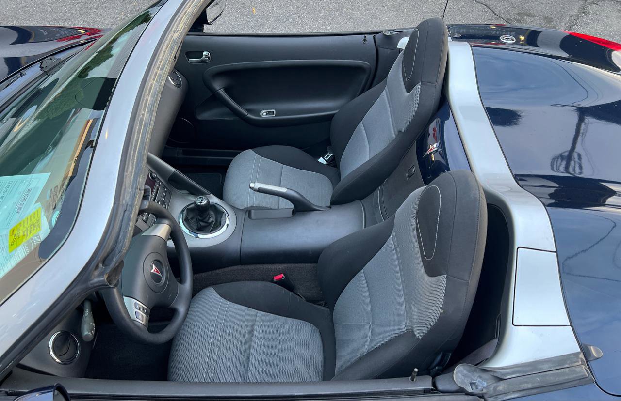 Used 2006 Pontiac Solstice Convertible w/ Power Package RWD image 13