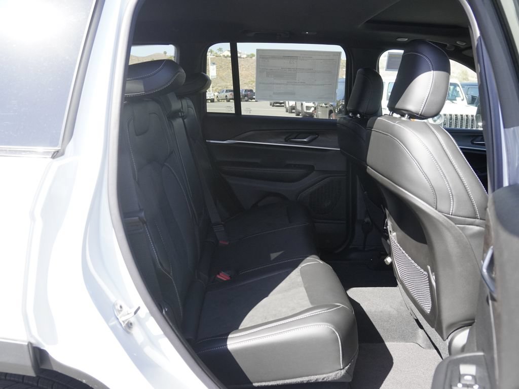 New 2026 Jeep Grand Cherokee Altitude AWD/4WD image 24