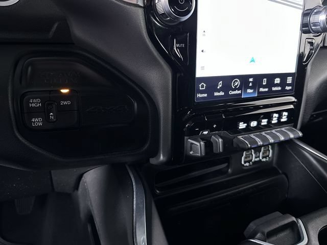 Used 2022 RAM 3500 Laramie AWD/4WD image 17