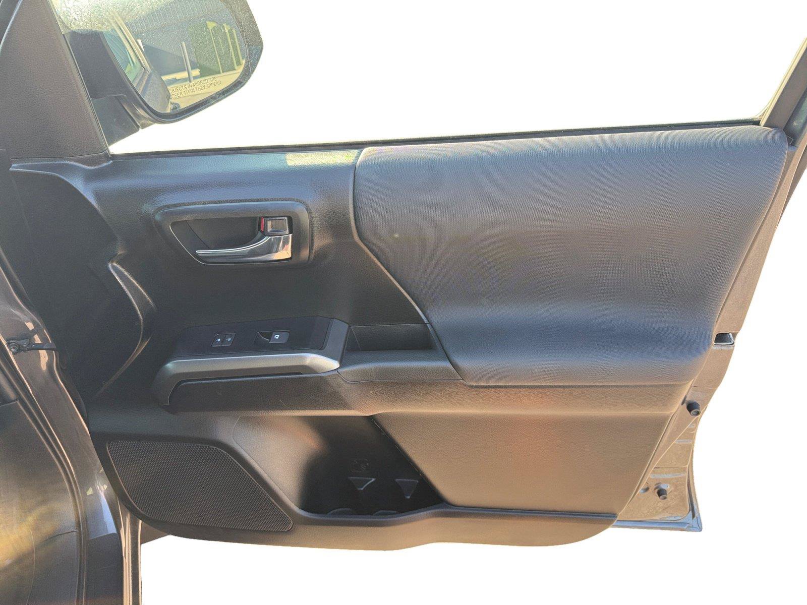Used 2021 Toyota Tacoma TRD Sport AWD/4WD image 23