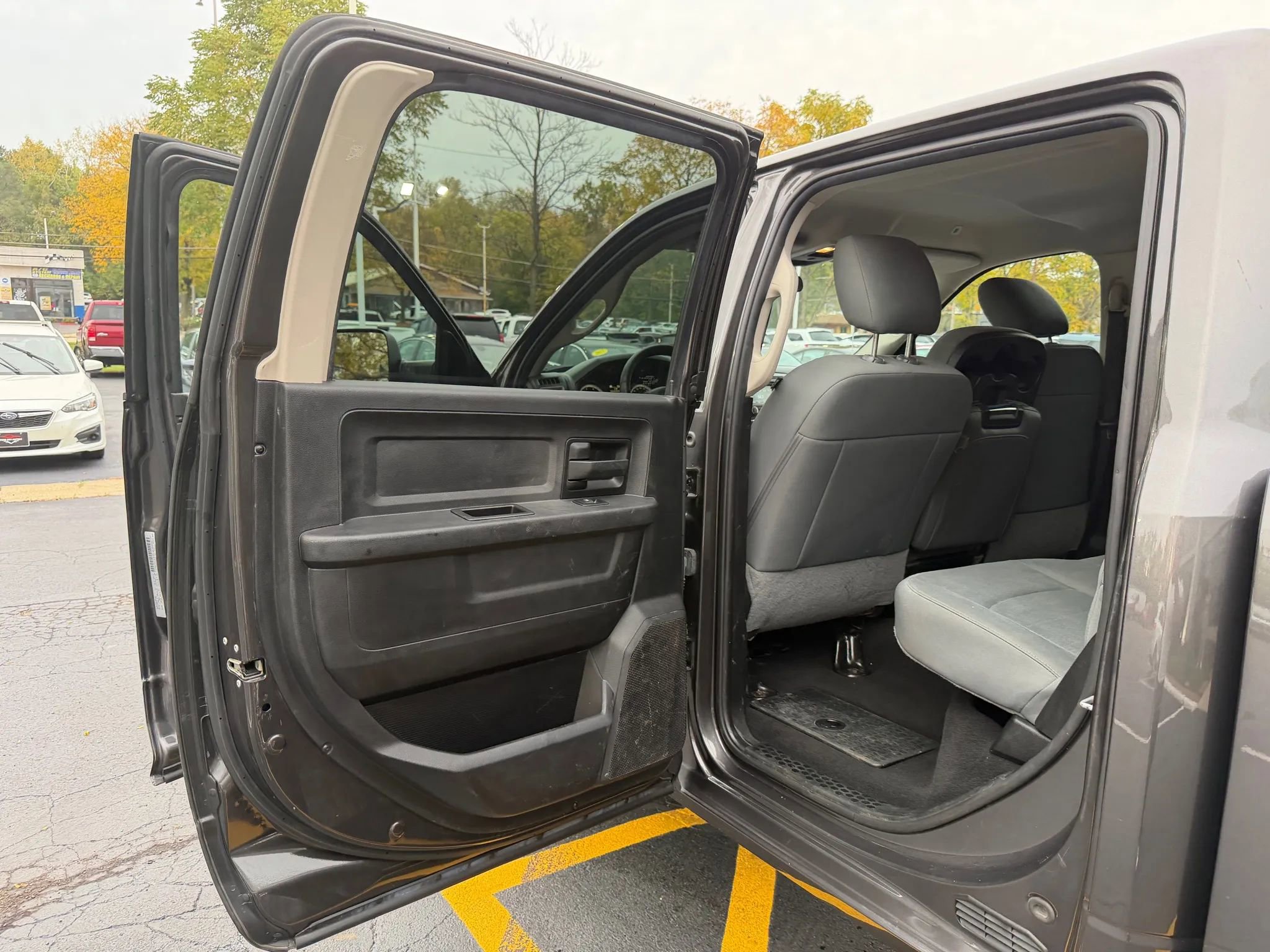 Used 2018 RAM 2500 Tradesman w/ Chrome Appearance Group image 21