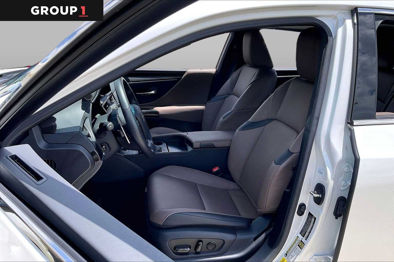 Used 2025 Lexus ES 350 w/ Premium Package FWD image 7