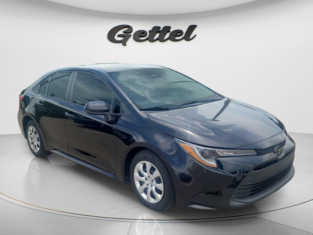 Used 2023 Toyota Corolla LE FWD image 3