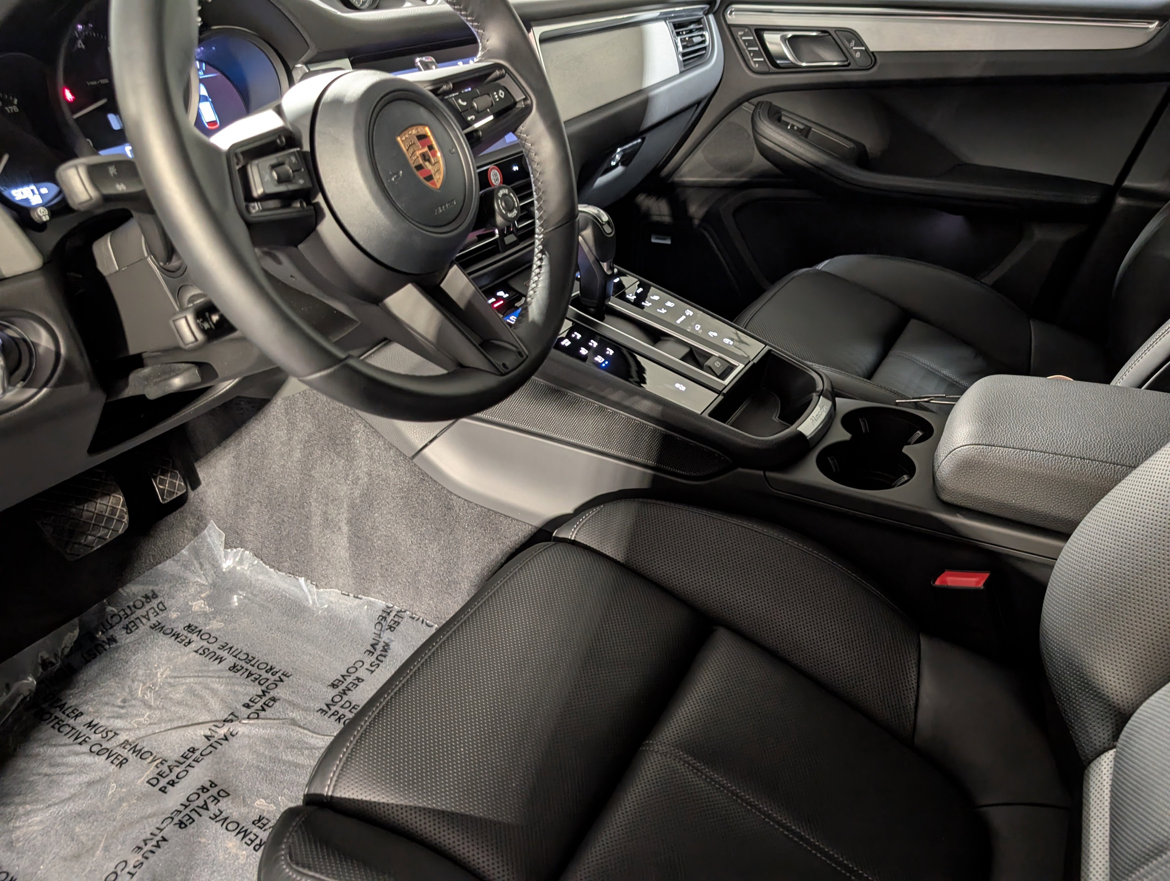 Certified 2026 Porsche Macan AWD/4WD image 5