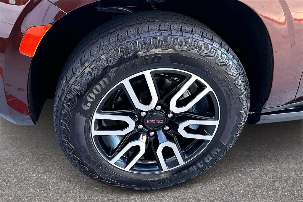 Used 2023 GMC Yukon XL AT4 w/ AT4 Premium Plus Package image 33
