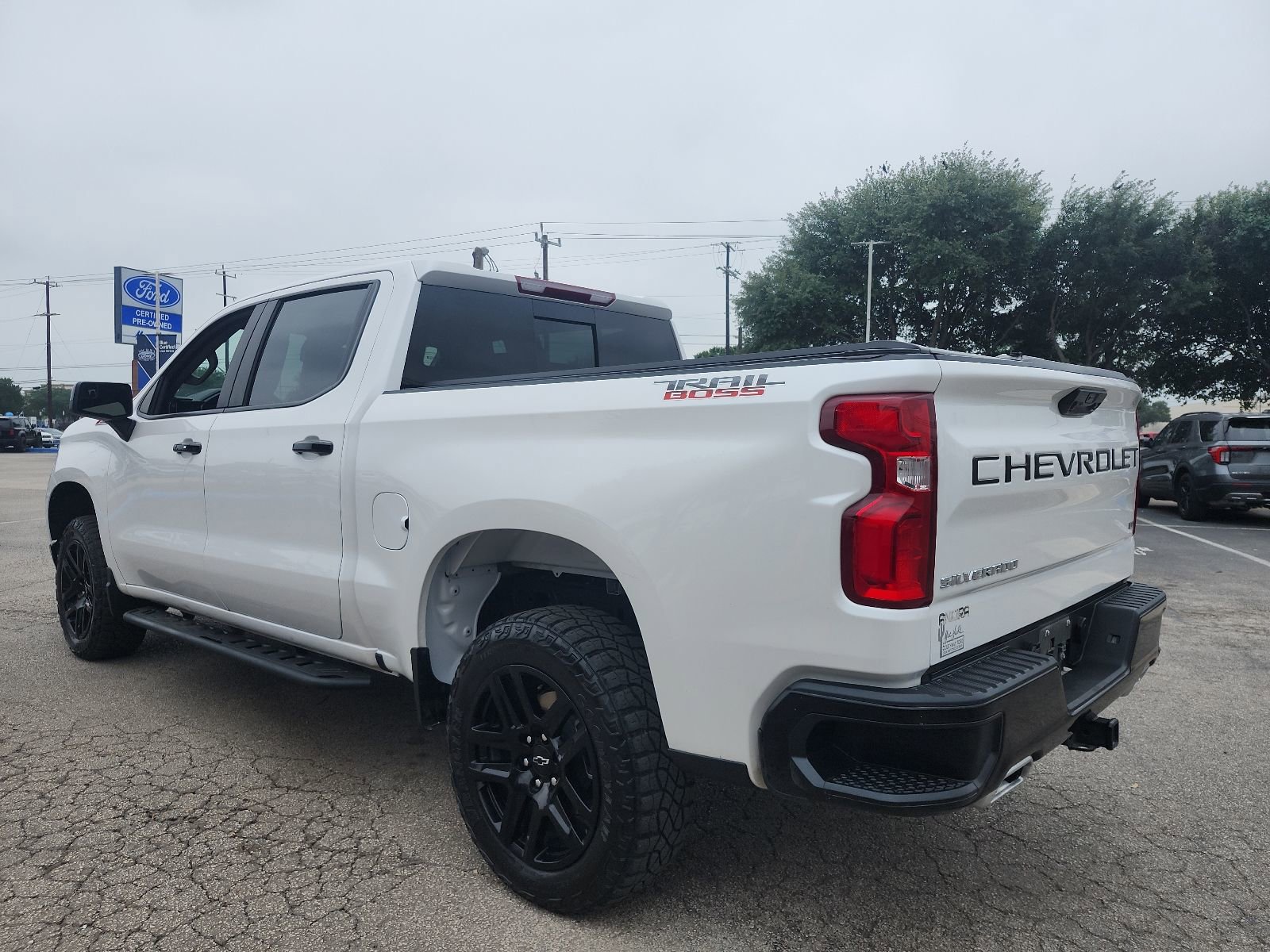 Used 2024 Chevrolet Silverado 1500 LT Trail Boss w/ Convenience Package II AWD/4WD image 5