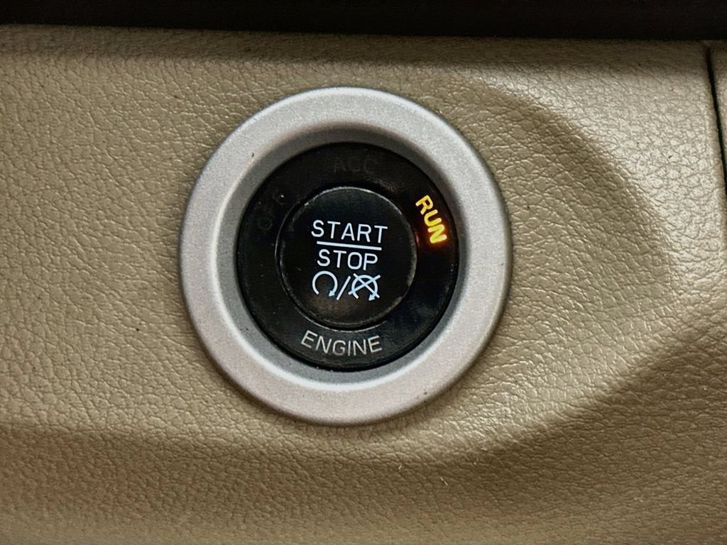 Used 2014 RAM 1500 Laramie w/ Convenience Group AWD/4WD image 28