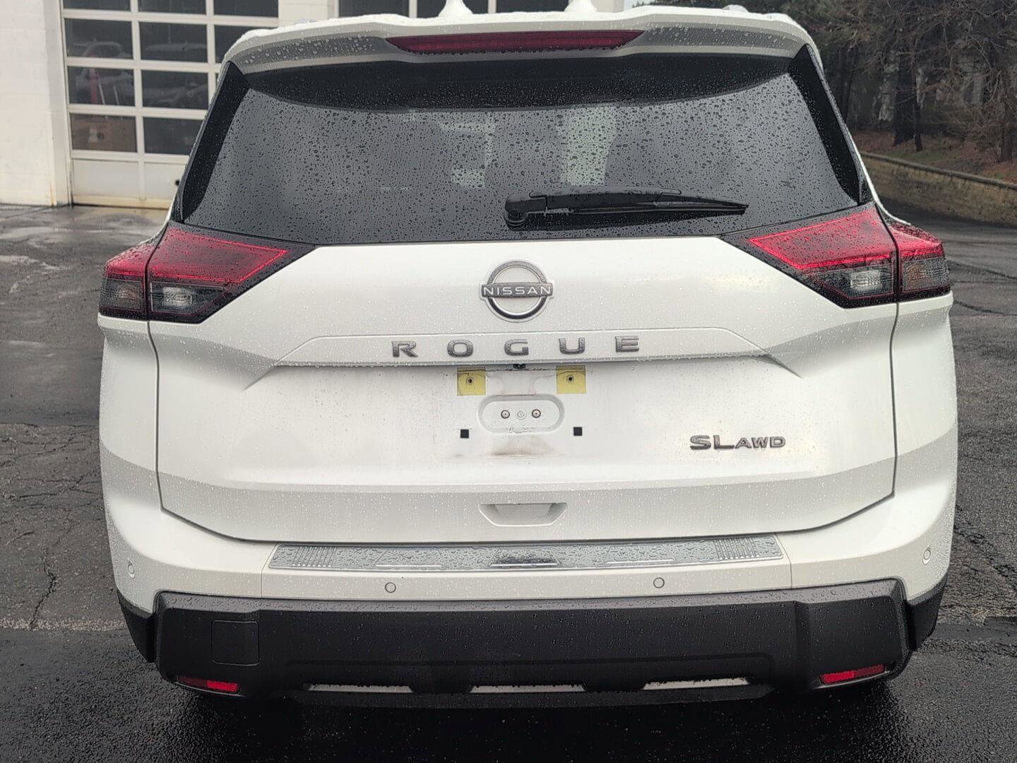 Used 2025 Nissan Rogue SL w/ Tech Package image 4