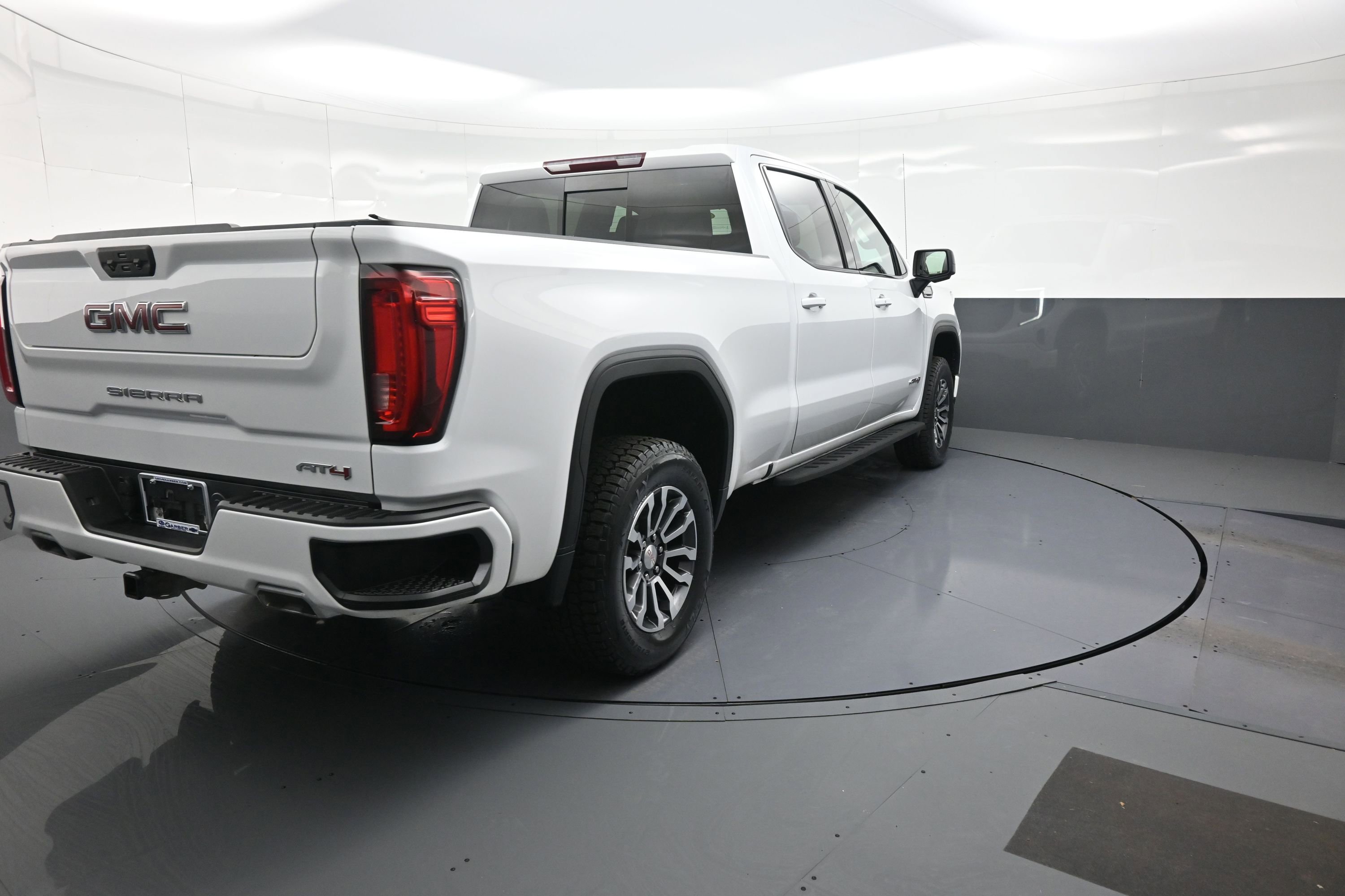 Used 2022 GMC Sierra 1500 AT4 w/ AT4 Preferred Package image 3