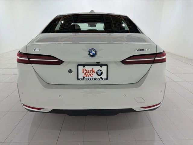 Used 2025 BMW i5 xDrive40 w/ Premium Package image 4