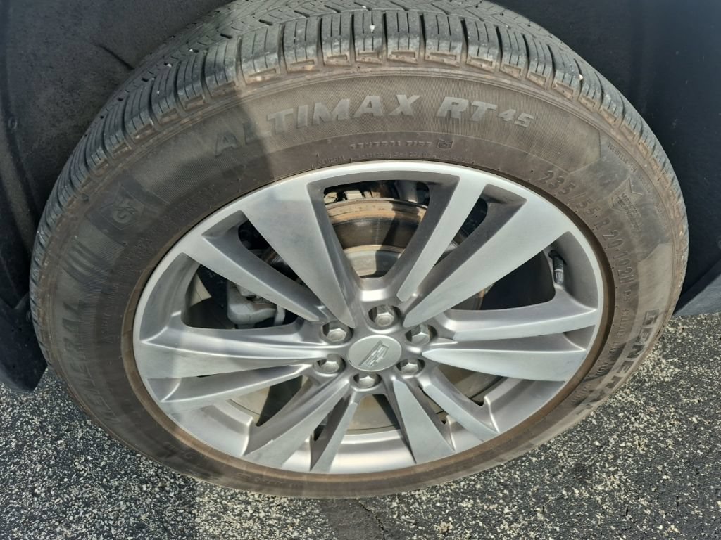 Used 2022 Cadillac XT5 Premium Luxury w/ LPO, Floor Liner Package AWD/4WD image 9