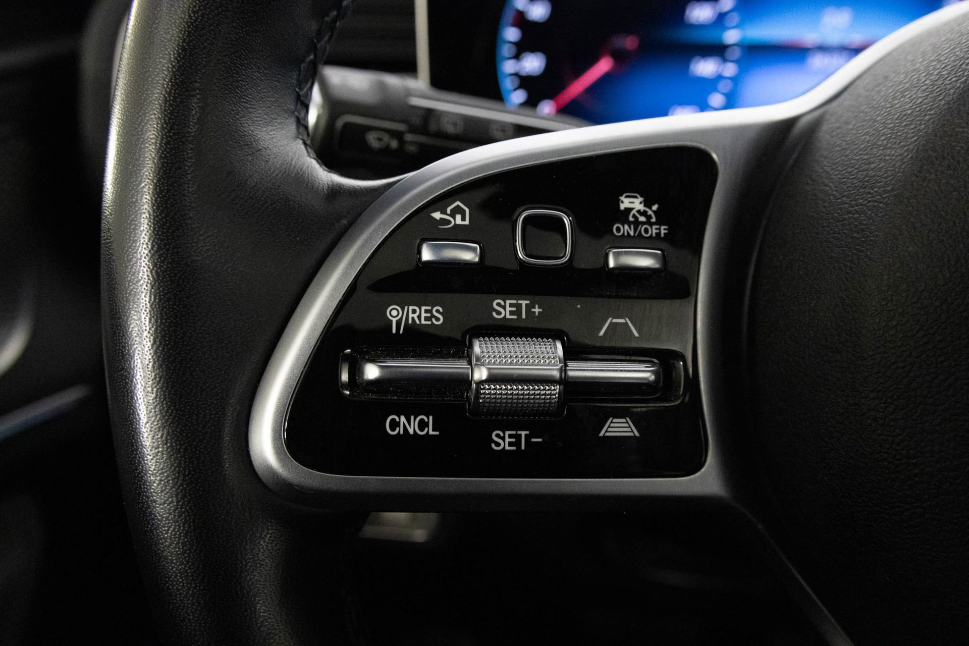 Used 2022 Mercedes-Benz GLS 450 4MATIC image 27