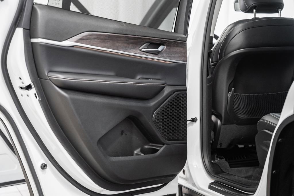 Certified 2024 Jeep Grand Cherokee L Limited w/ Luxury Tech Group II image 40