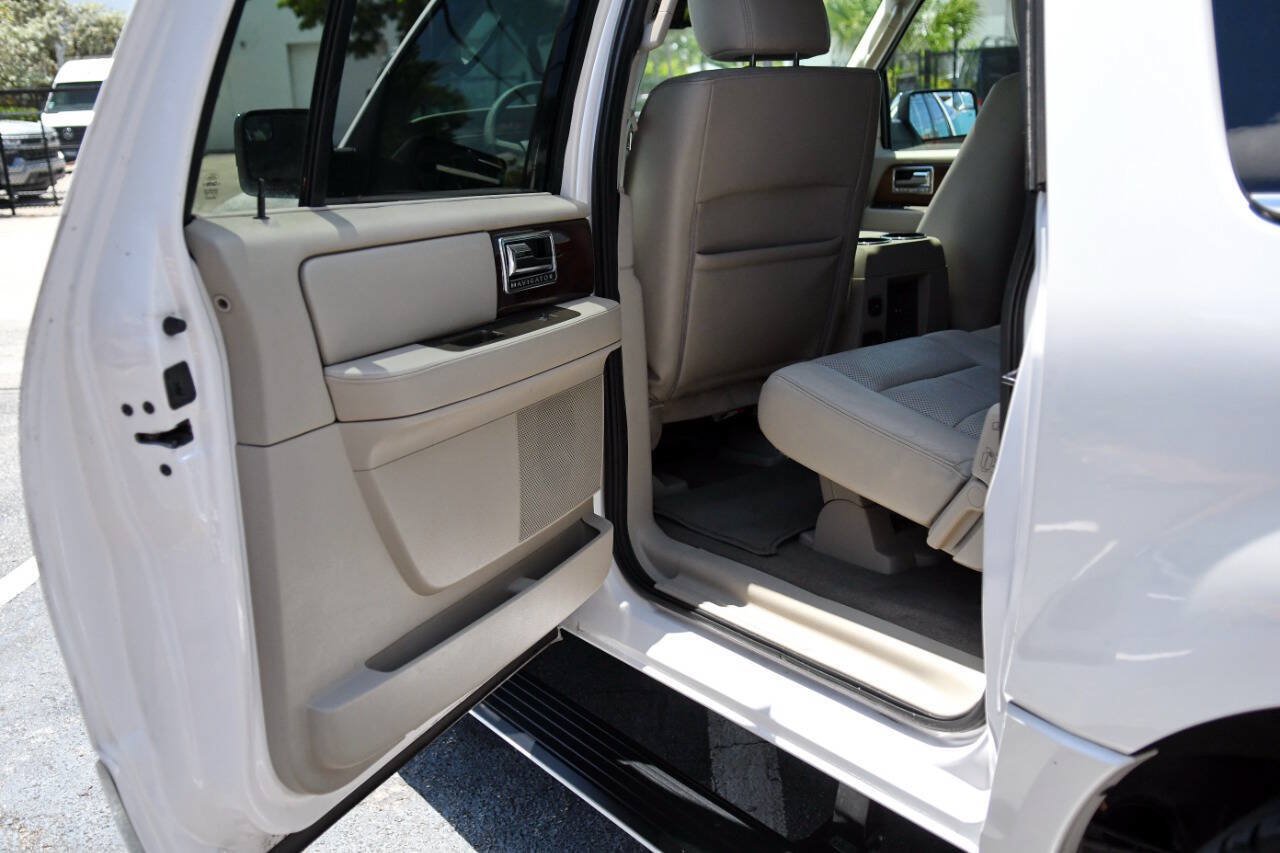 Used 2014 Lincoln Navigator L 2WD image 12