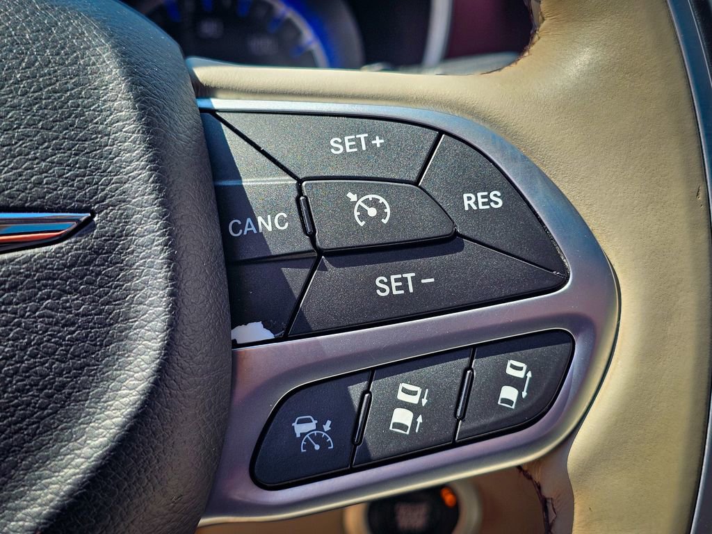 Used 2017 Chrysler Pacifica Limited w/ UConnect Theater Package image 21