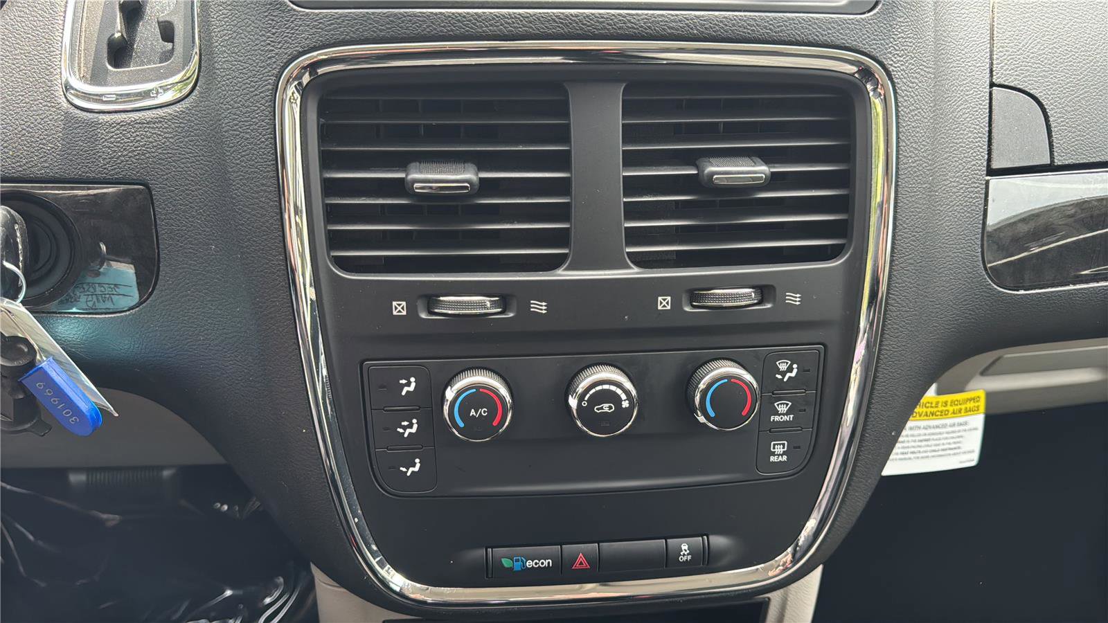 Used 2015 Dodge Grand Caravan American Value Package FWD image 19
