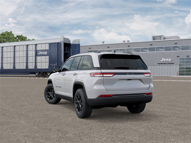 New 2025 Jeep Grand Cherokee Laredo image 3