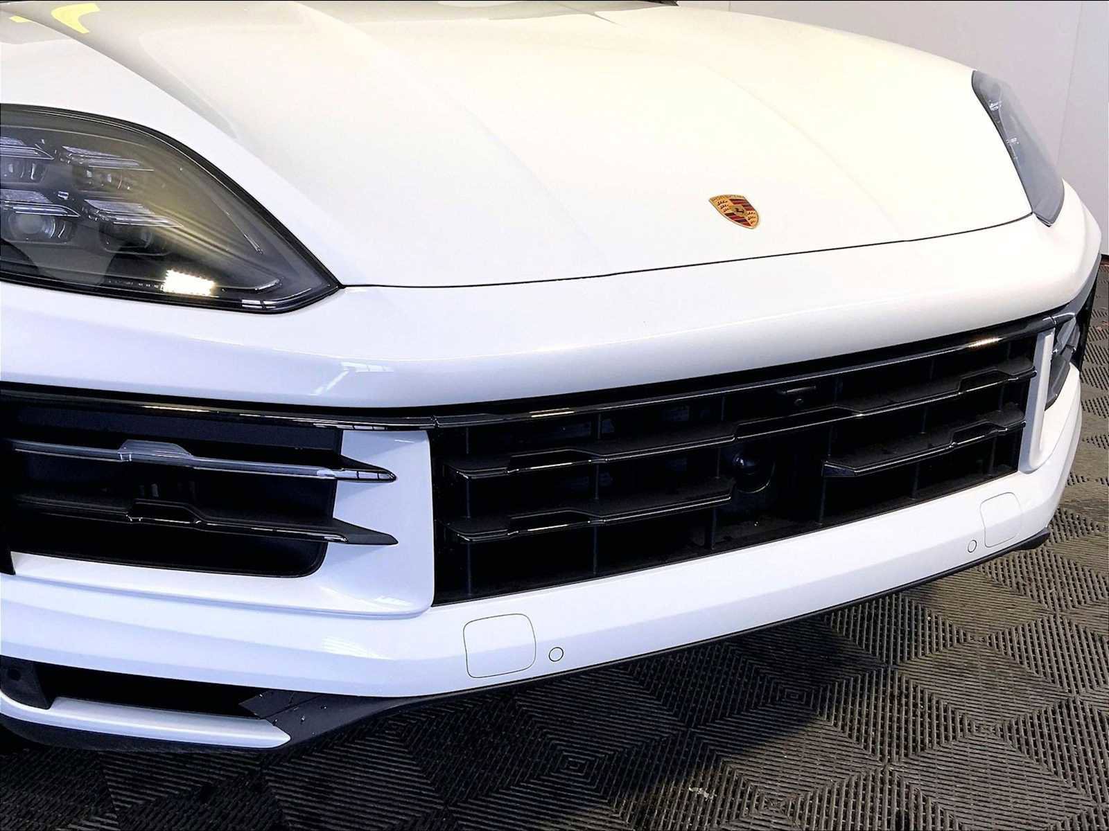 Certified 2024 Porsche Cayenne Coupe image 34