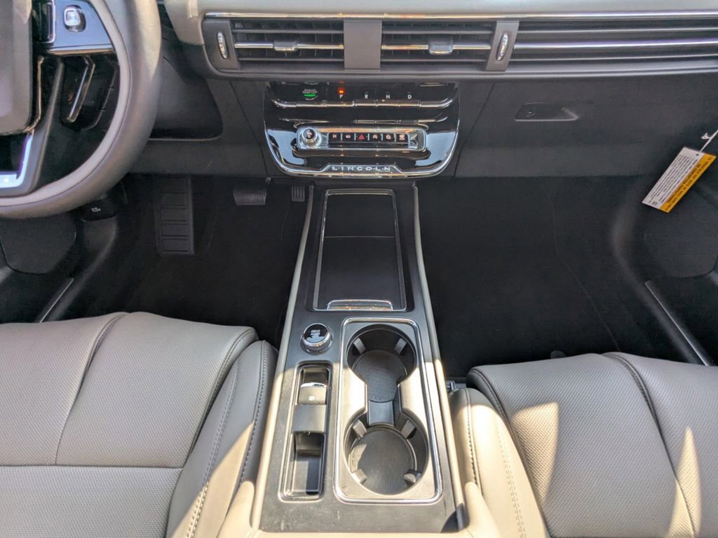 New 2025 Lincoln Corsair Reserve w/ Equipment Group 202A image 26