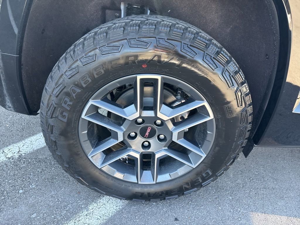 New 2026 GMC Terrain AT4 w/ LPO, Black Badging Package image 31