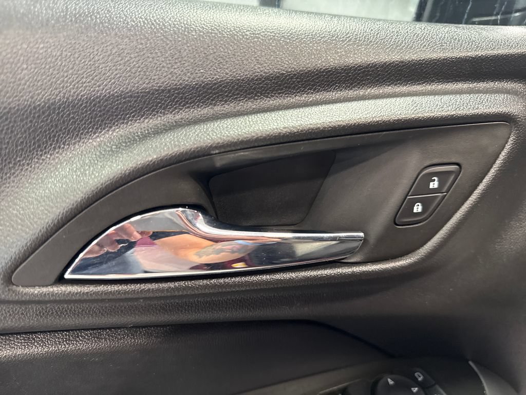 Used 2024 Chevrolet Trax LS w/ LS Convenience Package FWD image 29