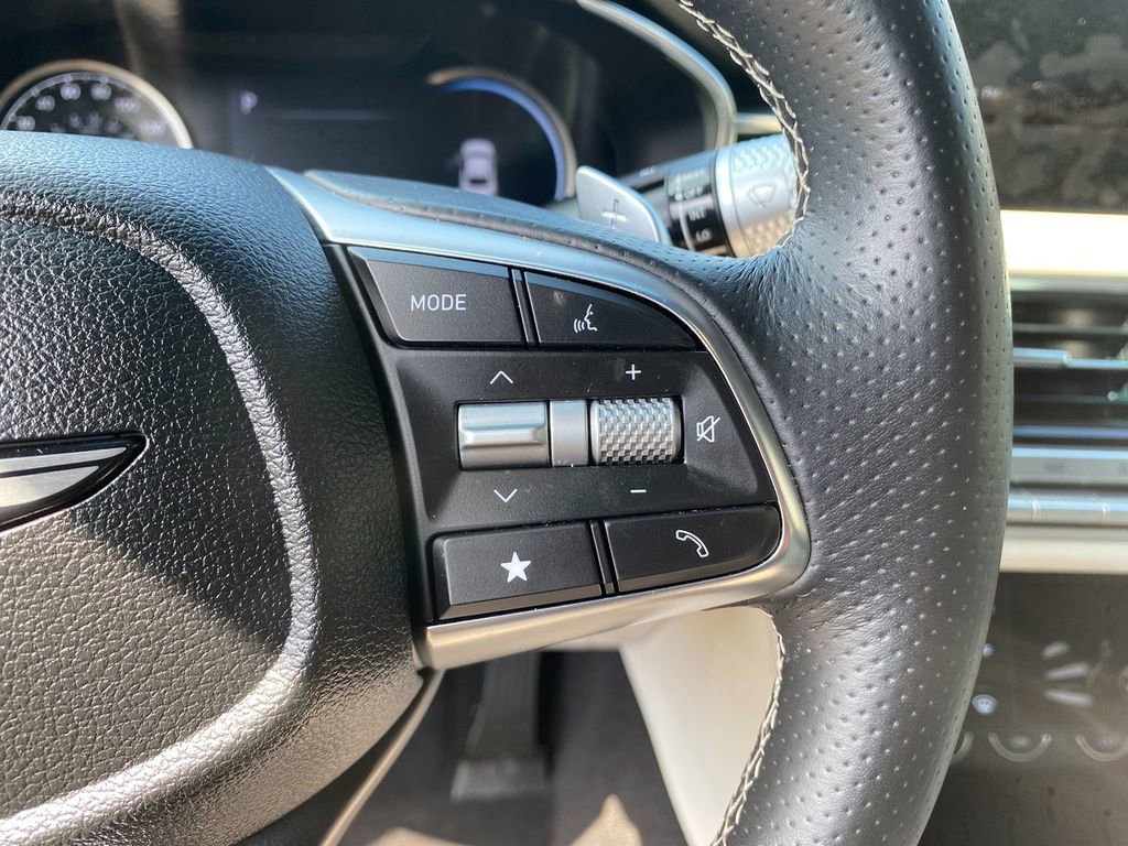 Used 2024 Genesis G70 2.5T image 17