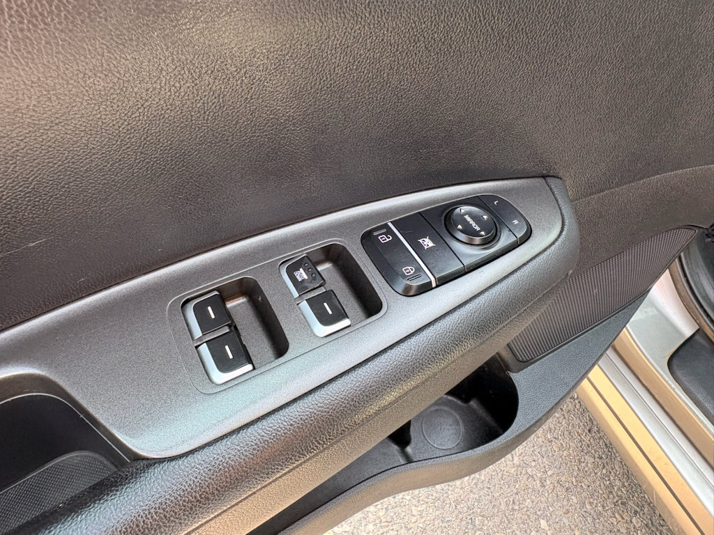 Used 2016 Kia Optima LX w/ Option Group 014 FWD image 14