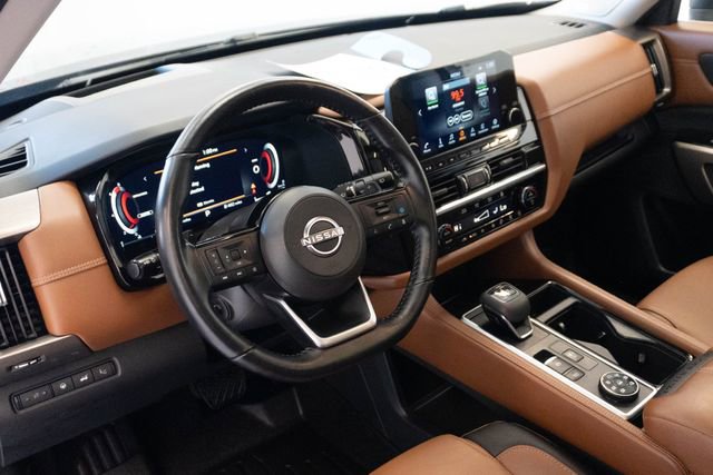 Used 2023 Nissan Pathfinder Platinum w/ Cargo Package image 4