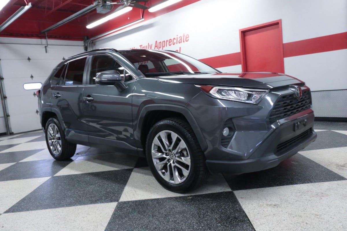 Used 2020 Toyota RAV4 XLE Premium FWD image 2