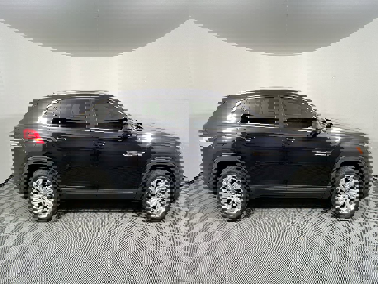 Used 2021 Volkswagen Atlas Cross Sport SEL FWD image 2