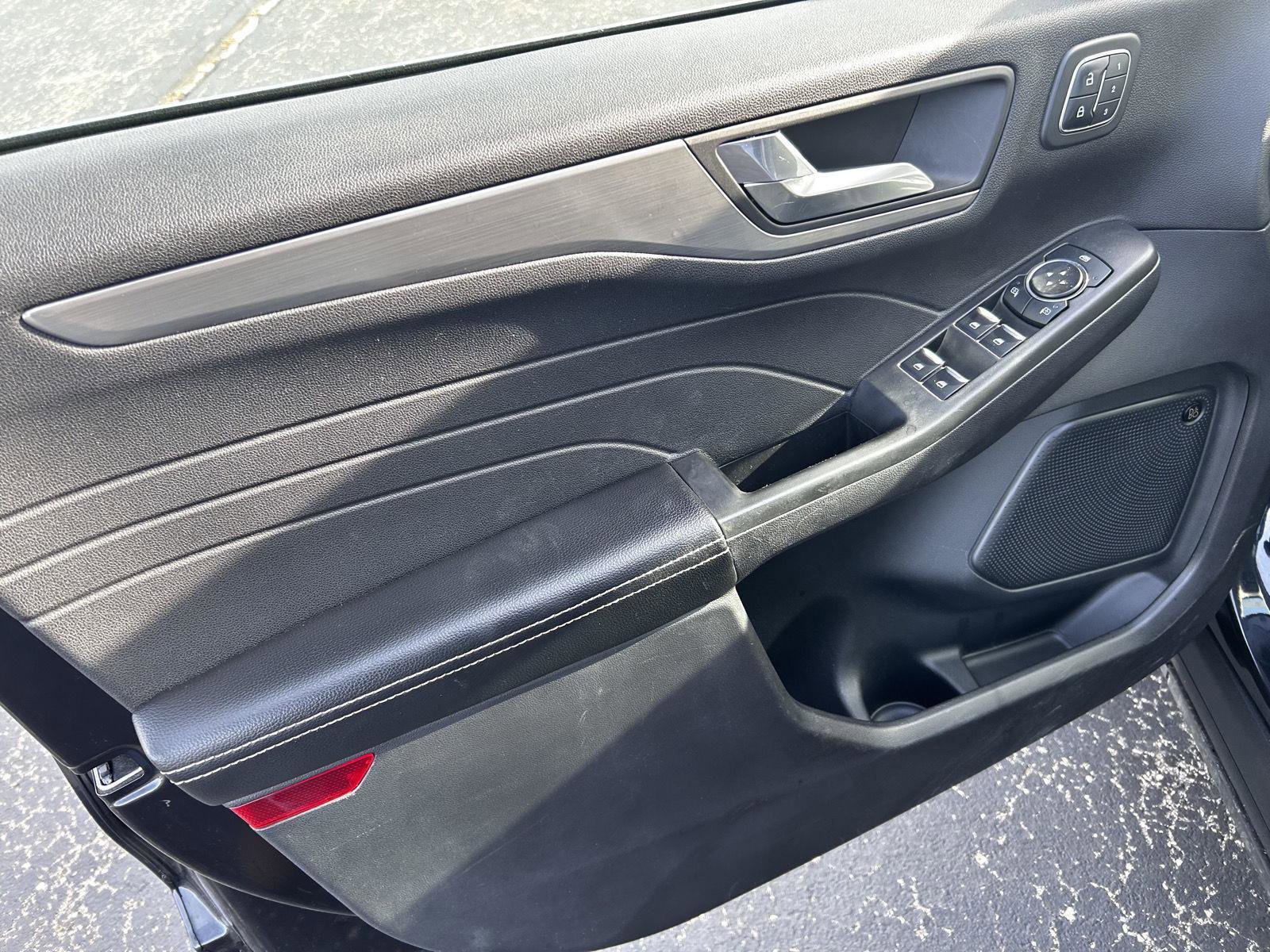 Used 2021 Ford Escape Titanium w/ Class II Trailer Tow Package image 10