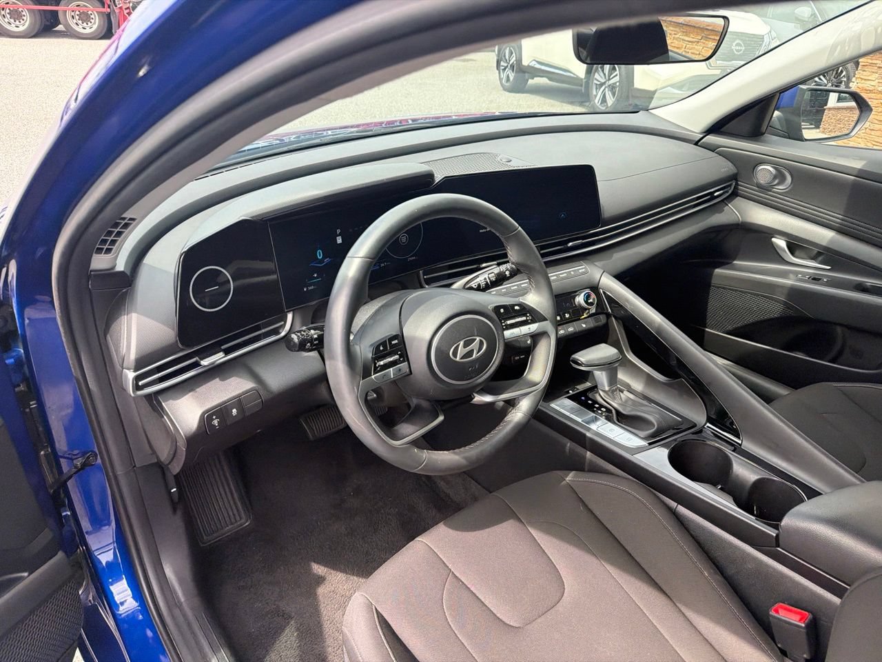 Used 2025 Hyundai Elantra SEL FWD image 4