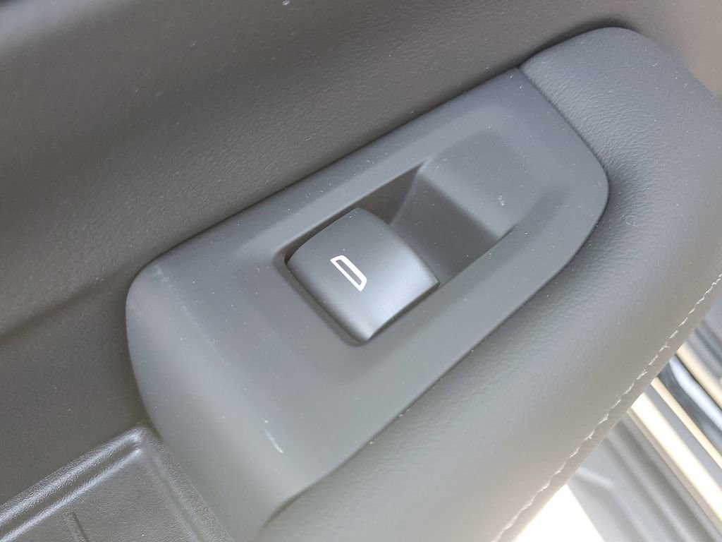 New 2026 Chevrolet Suburban LS image 17