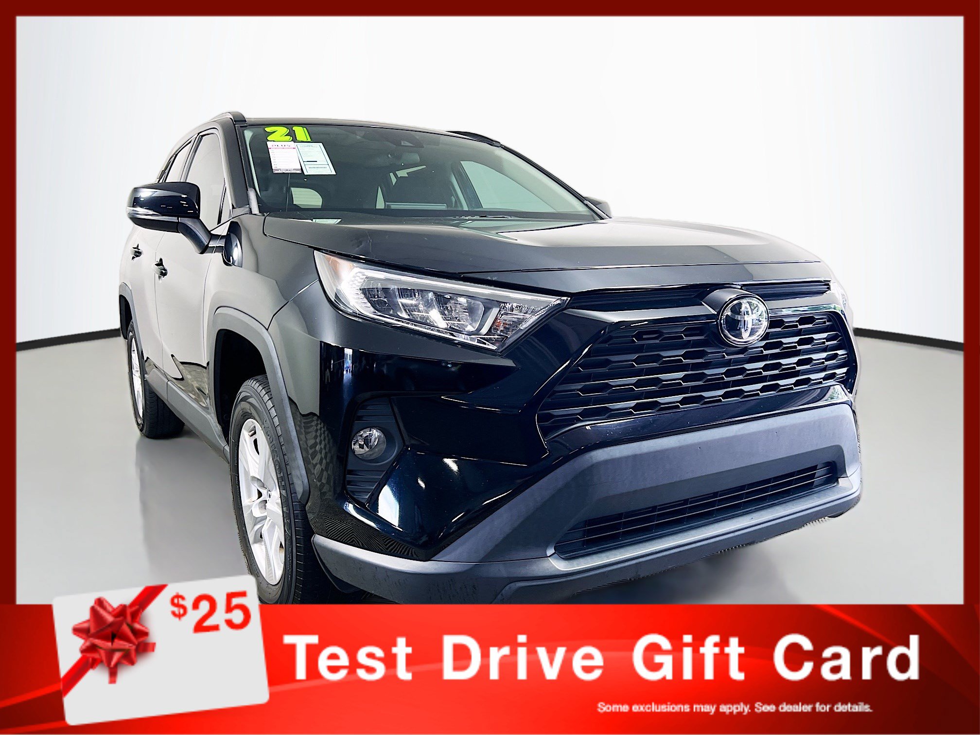Used 2021 Toyota RAV4 XLE w/ Convenience Package FWD image 1