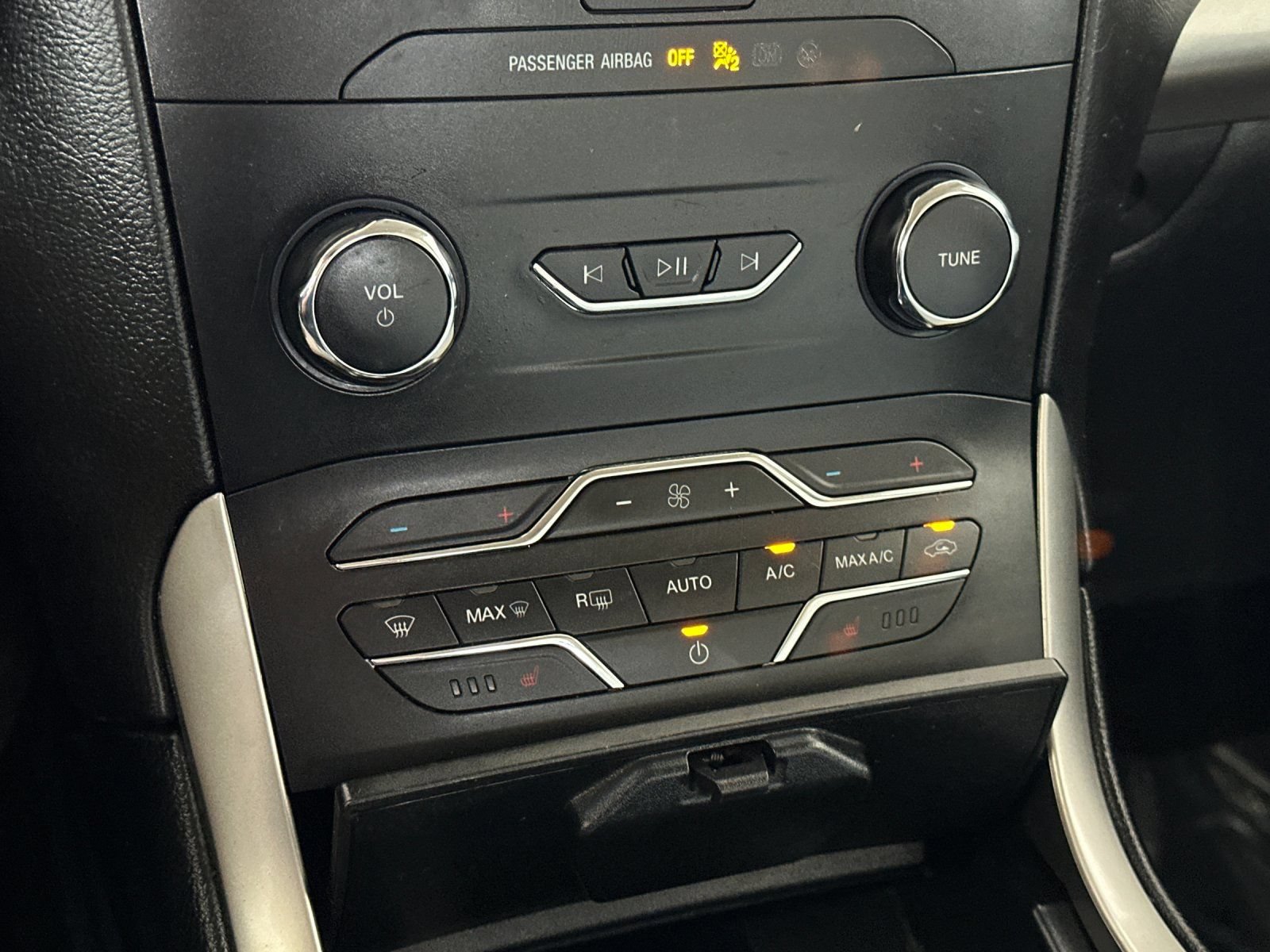 Used 2019 Ford Edge SEL FWD image 19