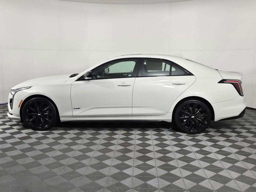 Used 2022 Cadillac CT4 V w/ LPO, ONYX Package image 4