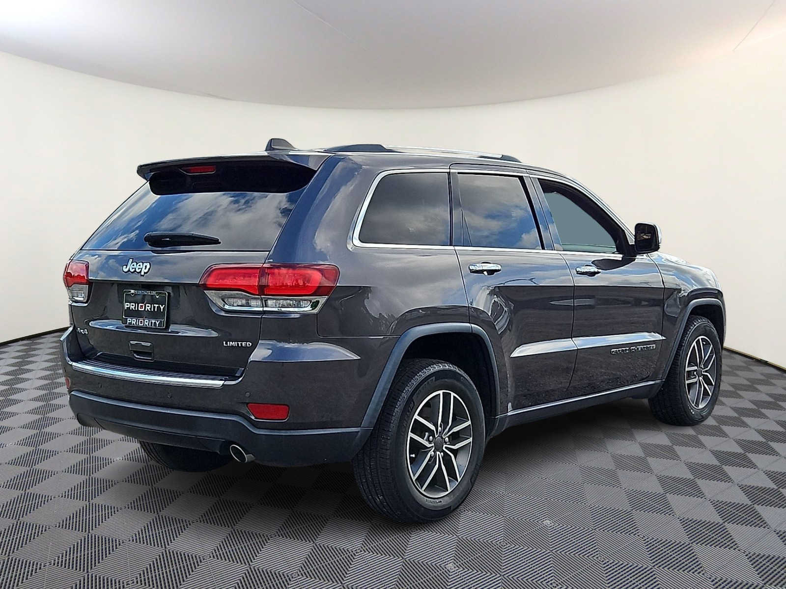 Used 2020 Jeep Grand Cherokee Limited AWD/4WD image 4