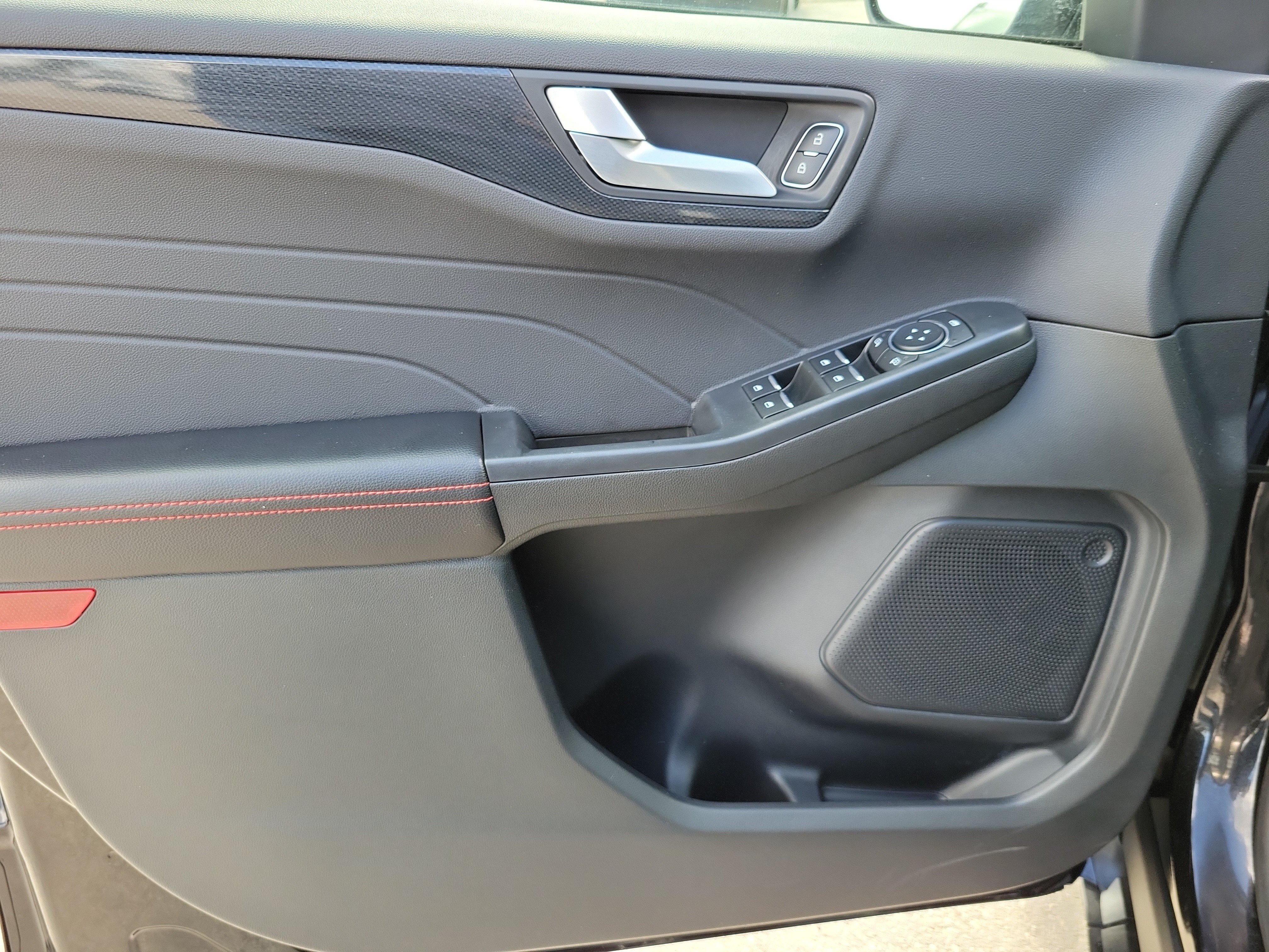 Used 2024 Ford Escape ST-Line w/ Tech Pack #1 FWD image 27