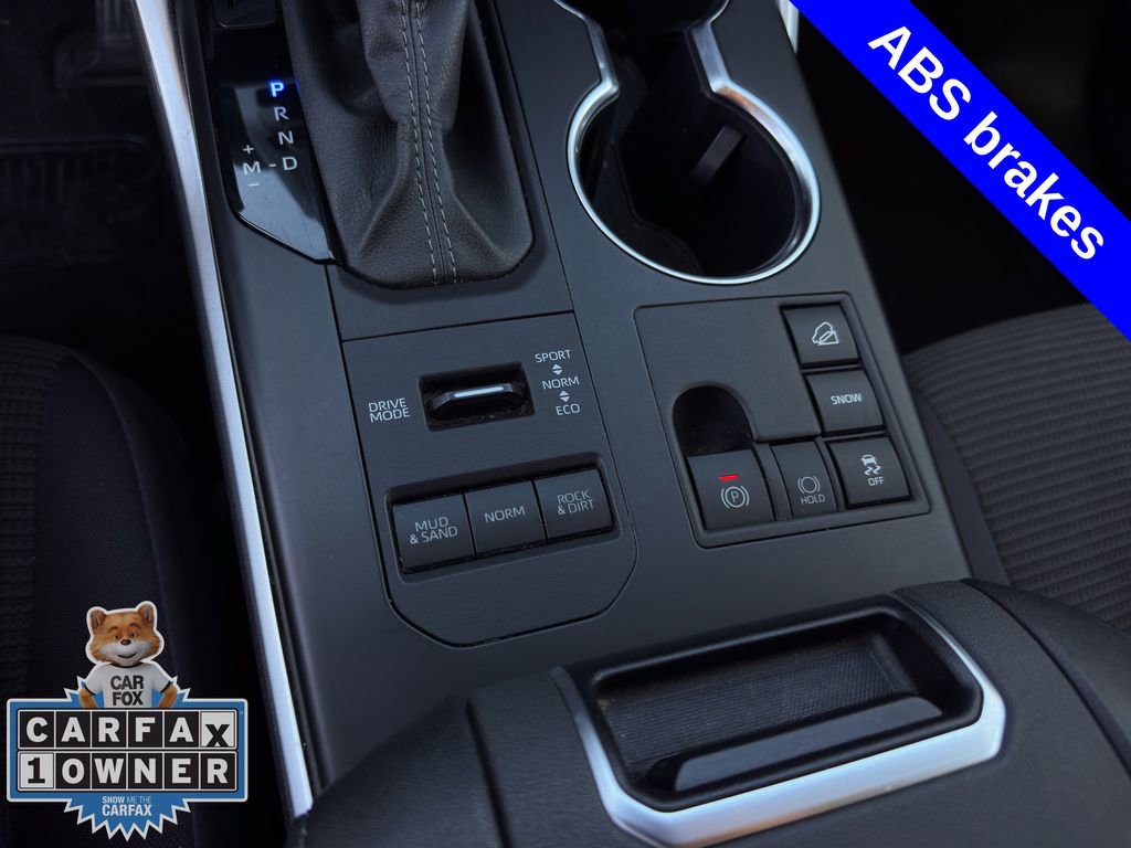 Used 2024 Toyota Highlander LE image 11
