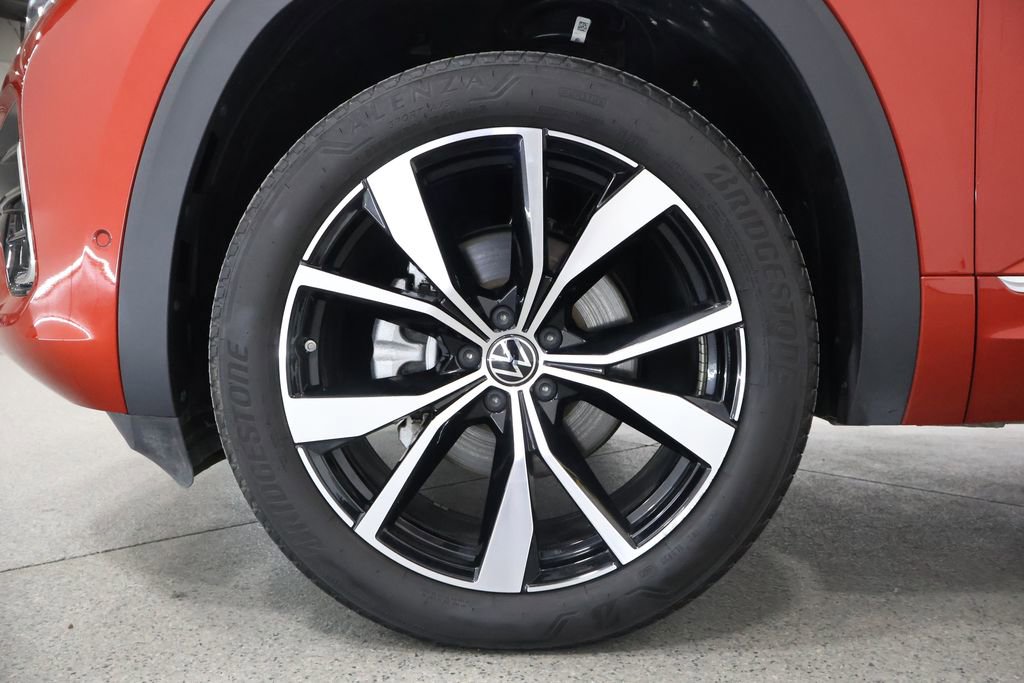 Used 2024 Volkswagen Atlas Cross Sport SEL Premium R-Line image 5