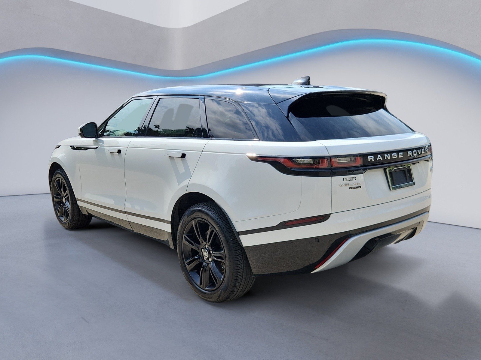 Used 2020 Land Rover Range Rover Velar S AWD/4WD image 4