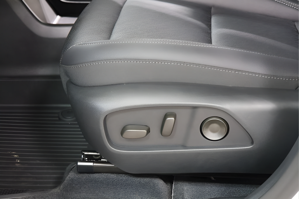New 2027 Chevrolet Equinox LT w/ Convenience Package II FWD image 20
