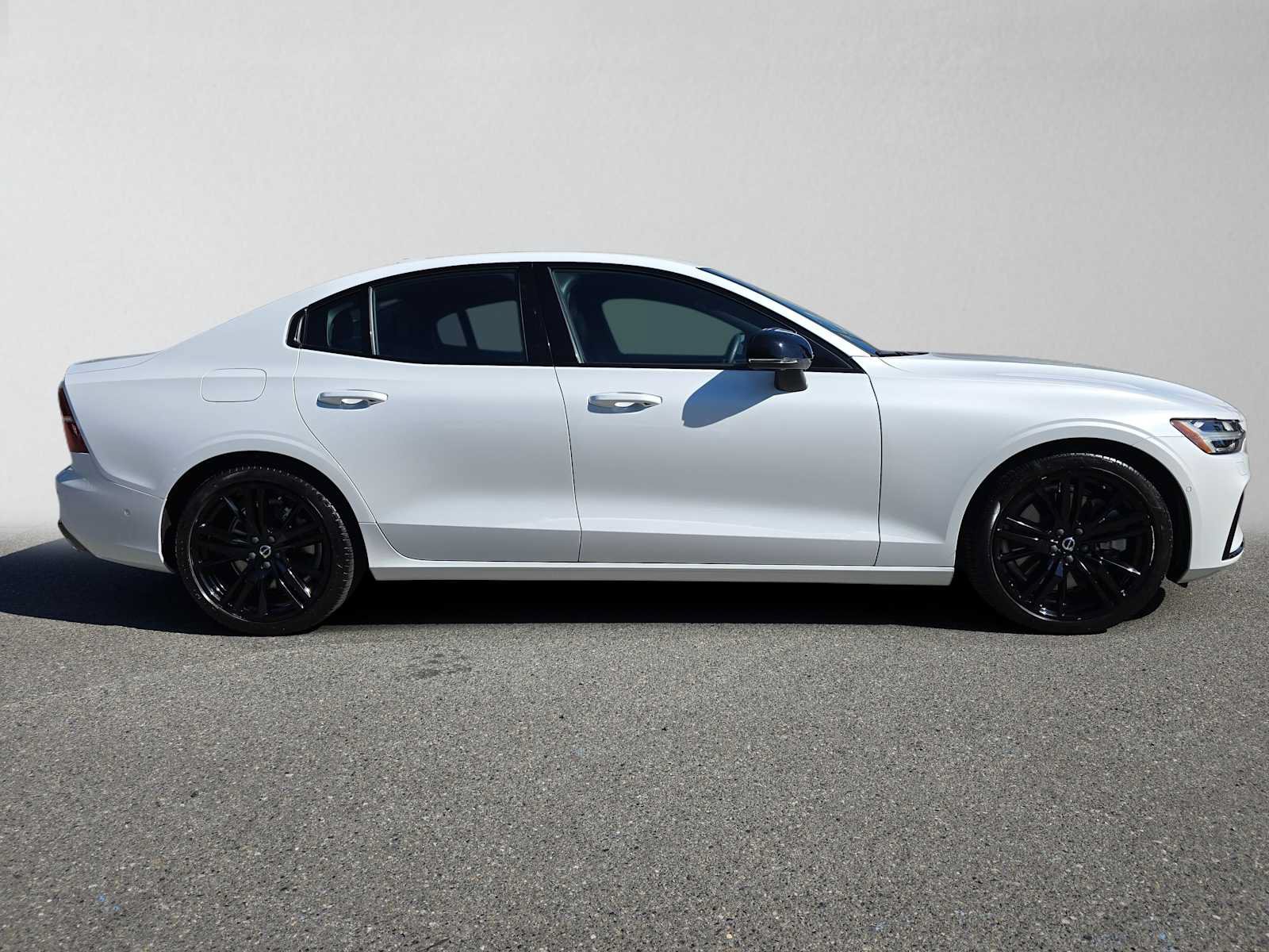 Certified 2024 Volvo S60 T8 Ultimate w/ Climate Package AWD/4WD image 3