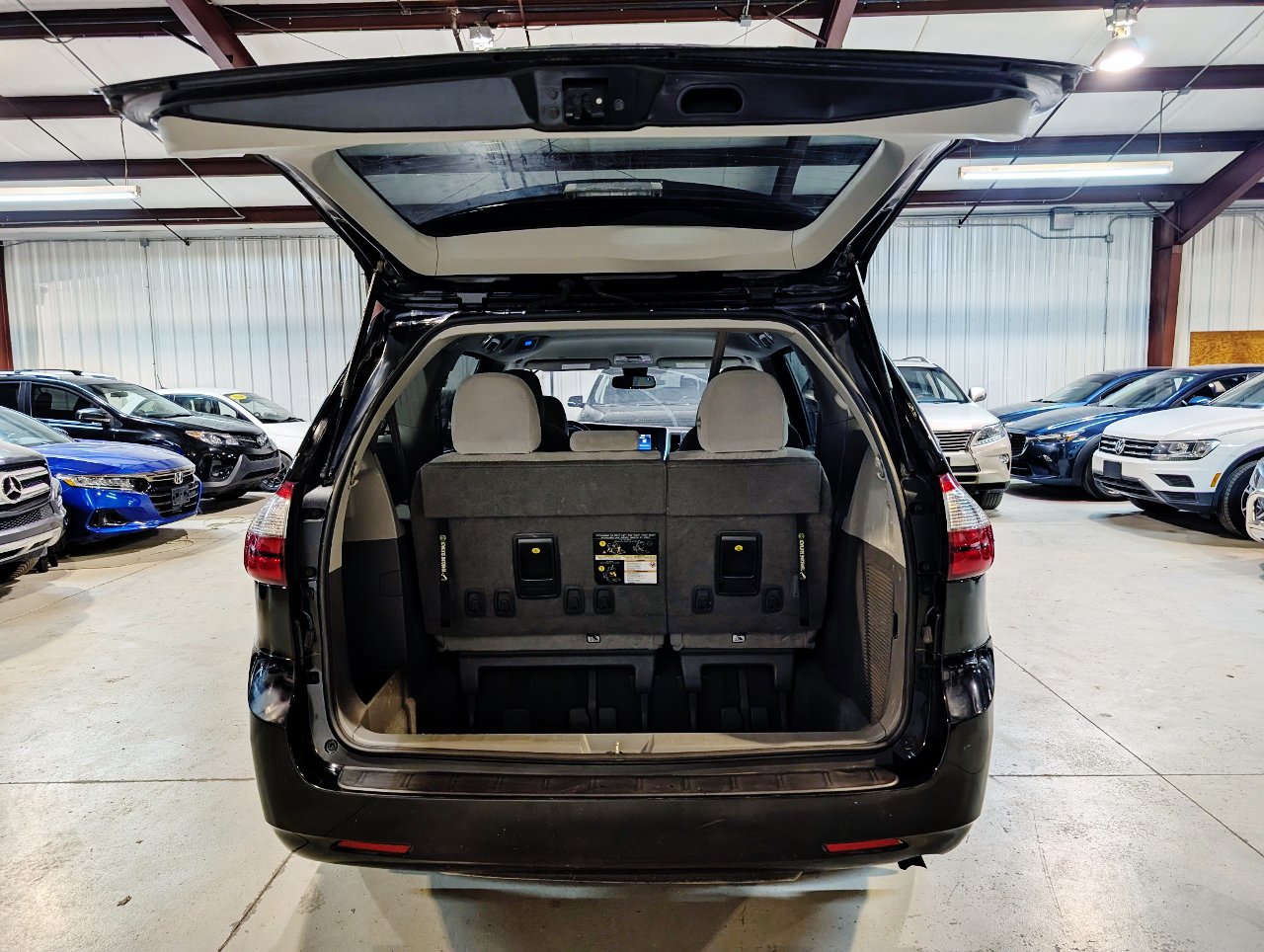 Used 2020 Toyota Sienna LE AWD/4WD image 22
