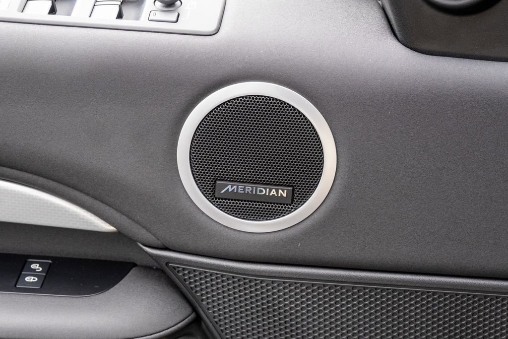 Used 2020 Land Rover Discovery Landmark AWD/4WD image 14