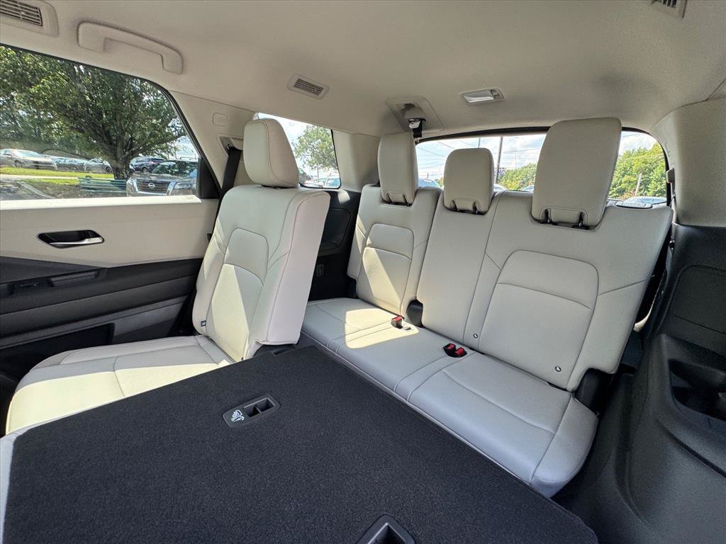 New 2026 Nissan Pathfinder SL FWD image 13