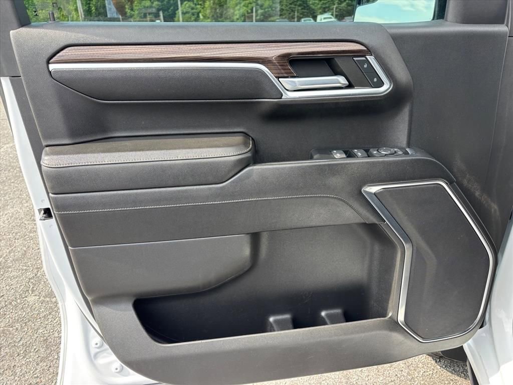 Used 2023 Chevrolet Silverado 1500 LT Trail Boss w/ Protection Package AWD/4WD image 9