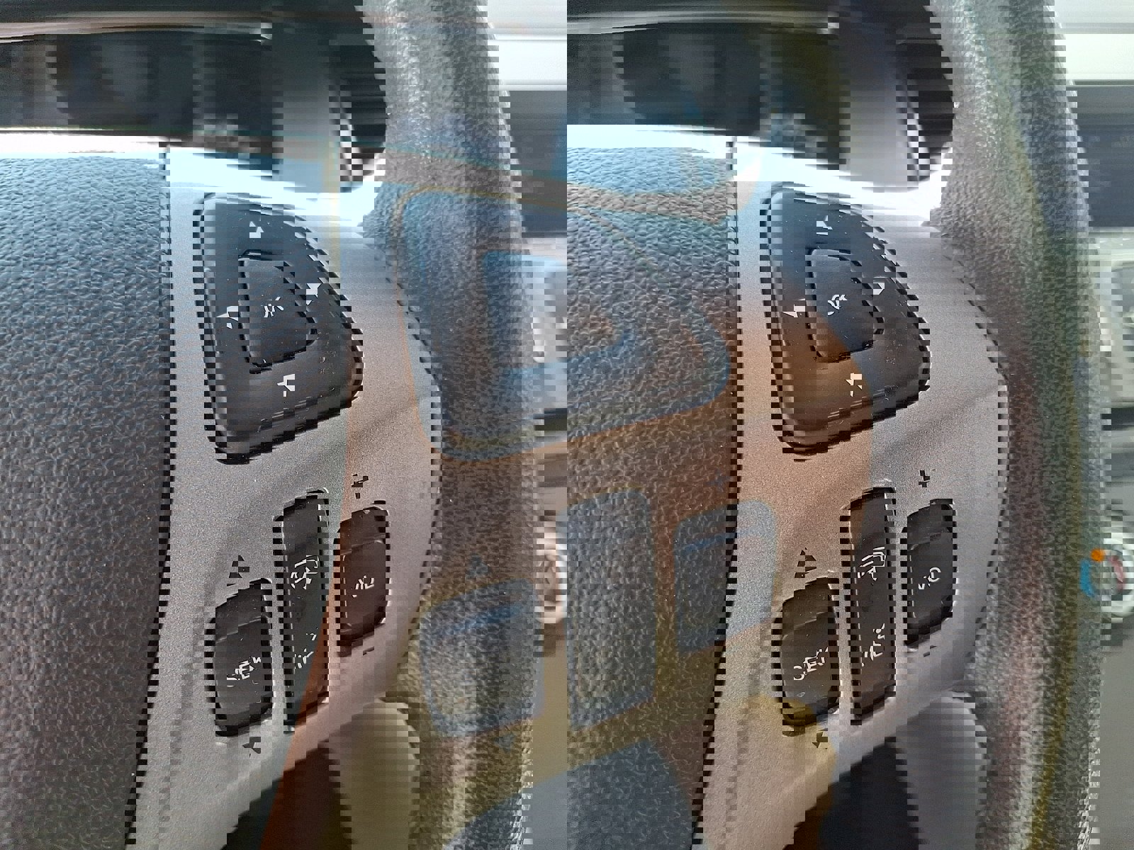 Used 2017 Ford Taurus SEL image 21